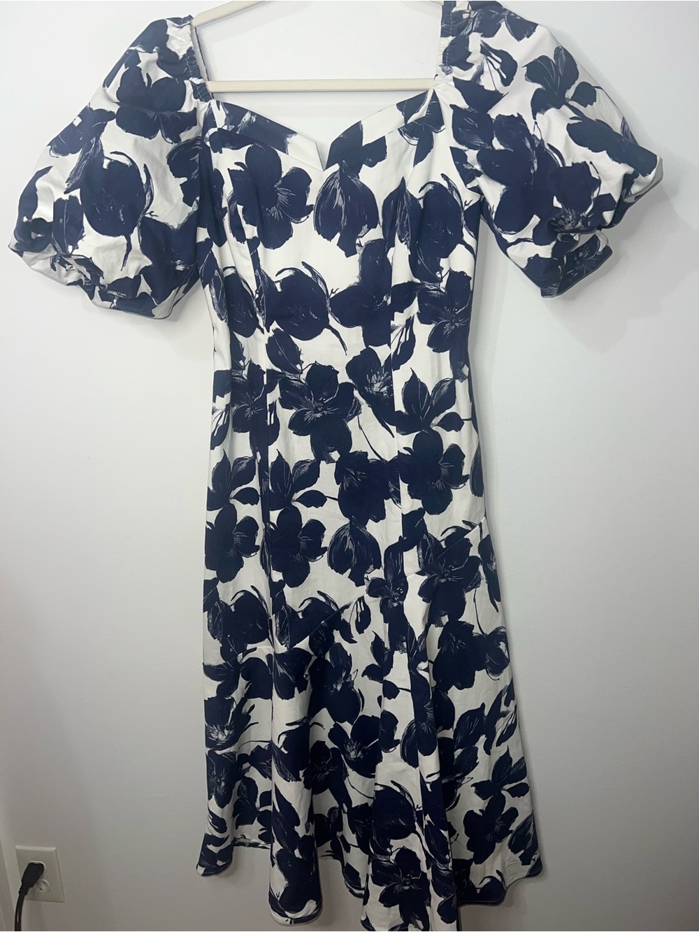 Sara Campbell Navy and White Floral Puff Sleeve Midi Dress